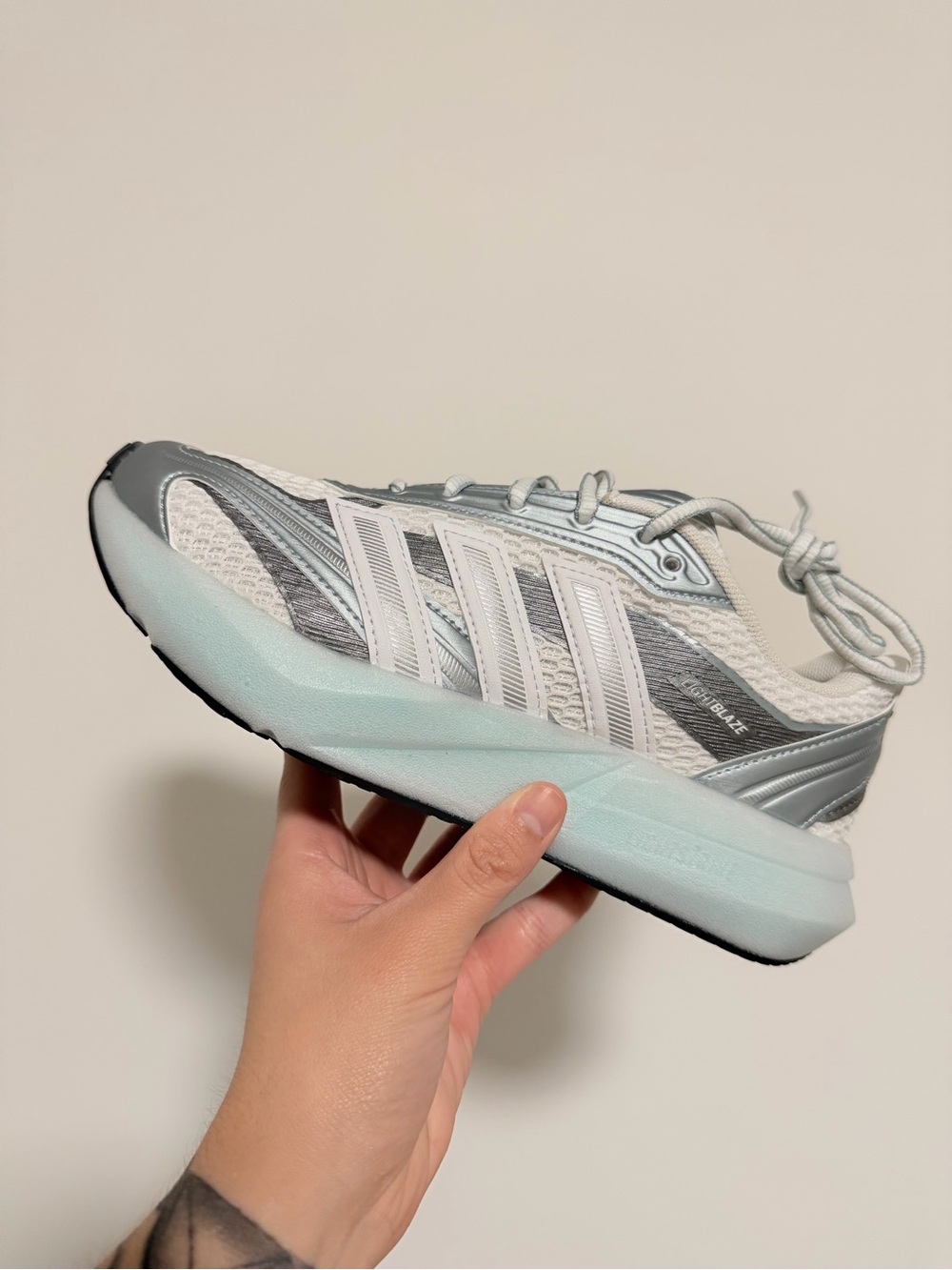 Adidas Women’s lightblaze shoe size 6